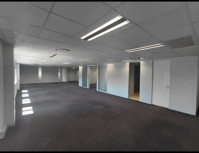 371M² OFFICE TO LET IN LYME PARK